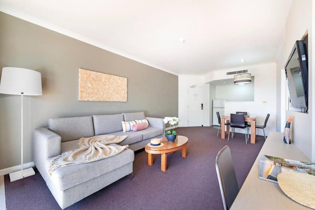 'Towering Palms' Resort-Style Apartment With A Separate Studio Darwin Exterior photo