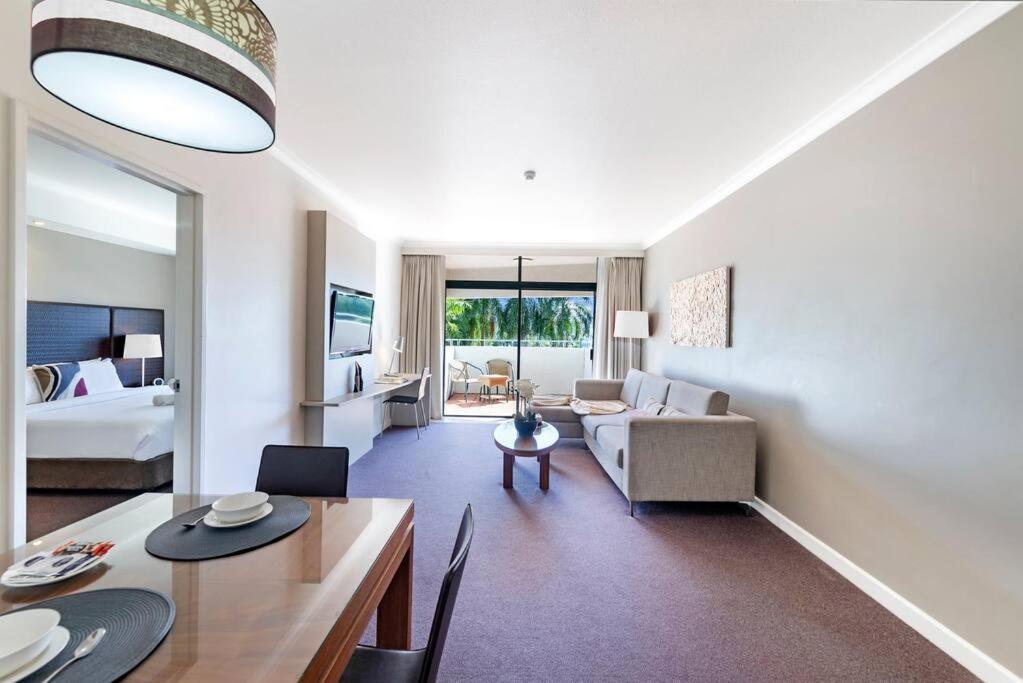 'Towering Palms' Resort-Style Apartment With A Separate Studio Darwin Exterior photo